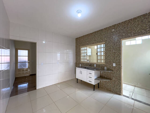 #54 - Casa para Compra em Botucatu - SP - 2