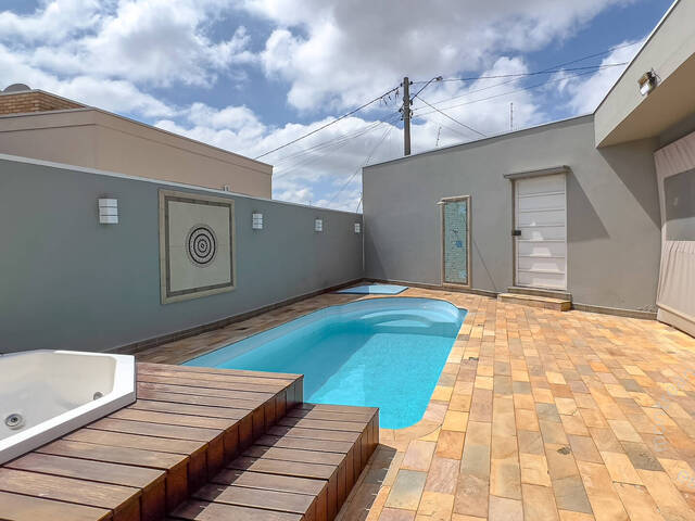 #107 - Casa para Compra em Botucatu - SP - 2