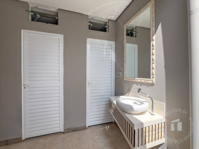 Casa para Compra em Botucatu - 4