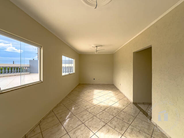 #114 - Casa para Compra em Botucatu - SP - 3