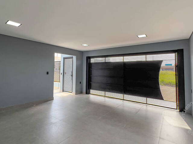 Casa para Compra em Botucatu - 4