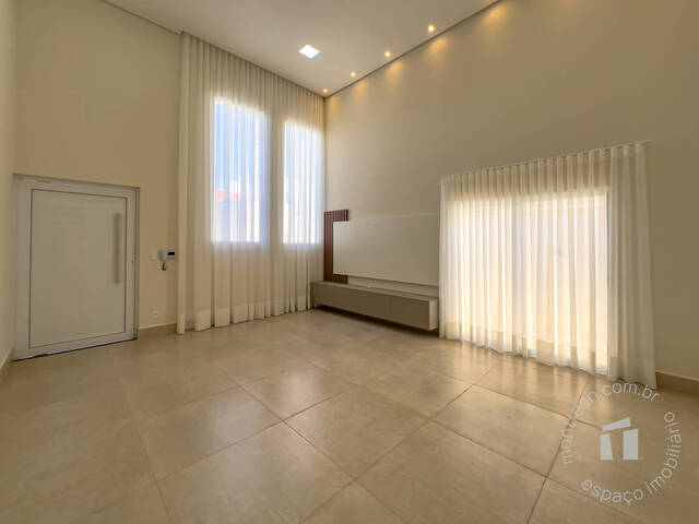 #92 - Casa para Compra em Botucatu - SP - 2