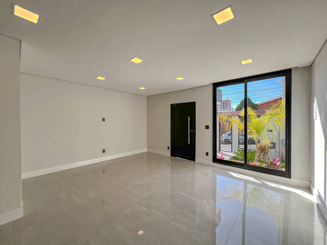 Casa para Compra em Botucatu - 5