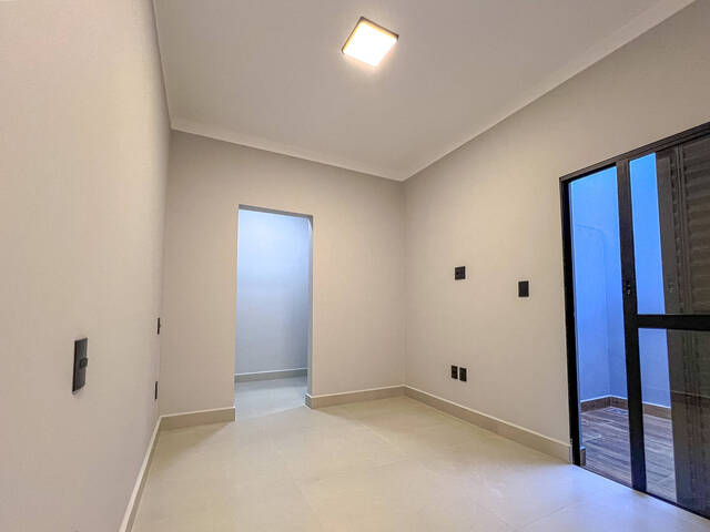 Casa para Compra em Botucatu - 5