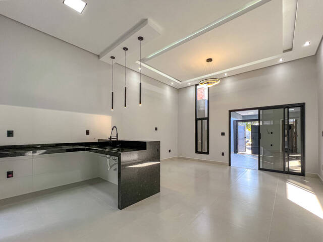 #13 - Casa para Compra em Botucatu - SP - 2
