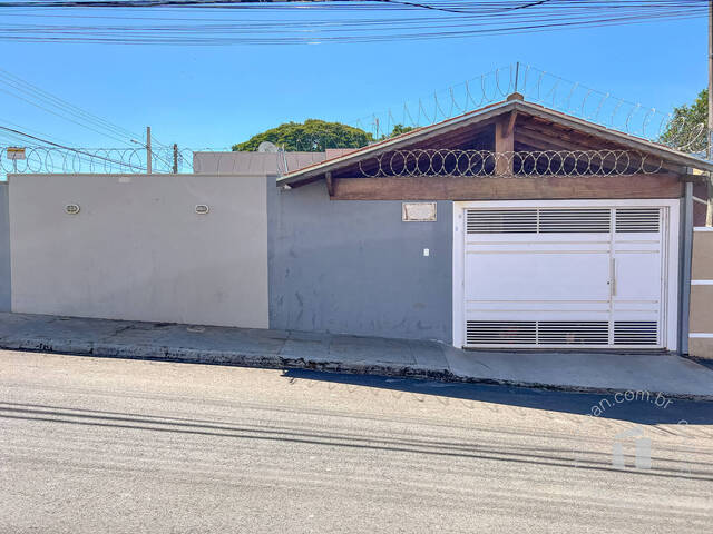 #147 - Casa para Compra em Botucatu - SP - 2