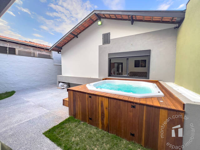 #155 - Casa para Compra em Botucatu - SP - 2