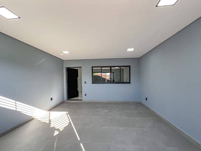 Casa para Compra em Botucatu - 4