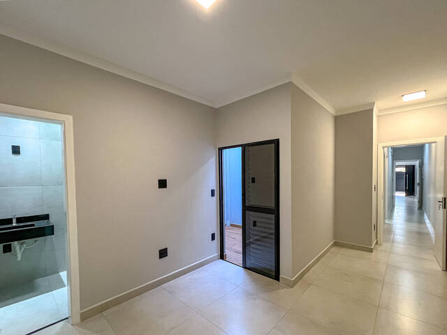 Casa para Compra em Botucatu - 5