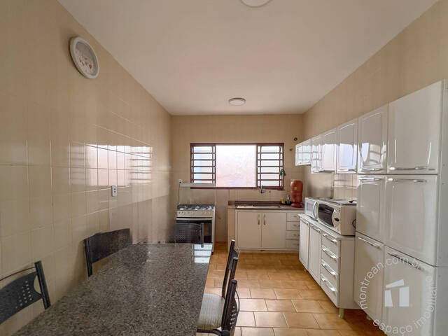 Casa para Compra em Botucatu - 4