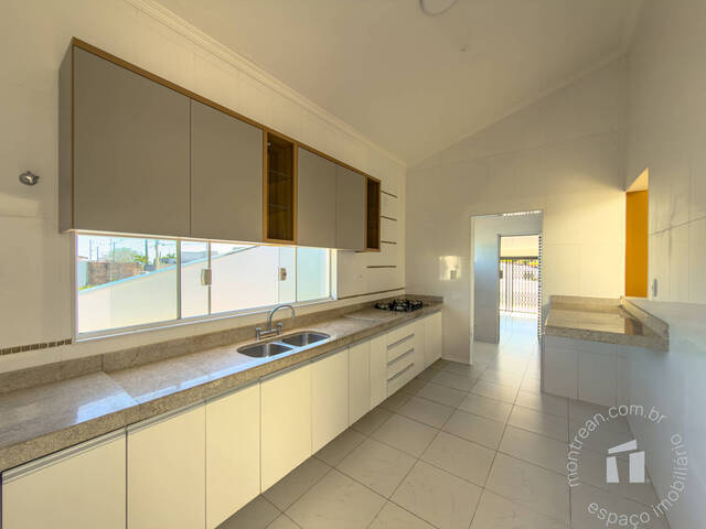 #170 - Casa para Compra em Botucatu - SP - 2