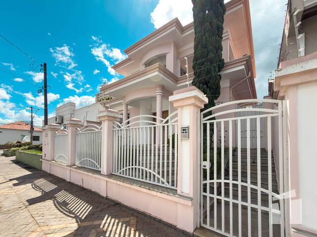 #198 - Sobrado para Compra em Botucatu - SP - 2