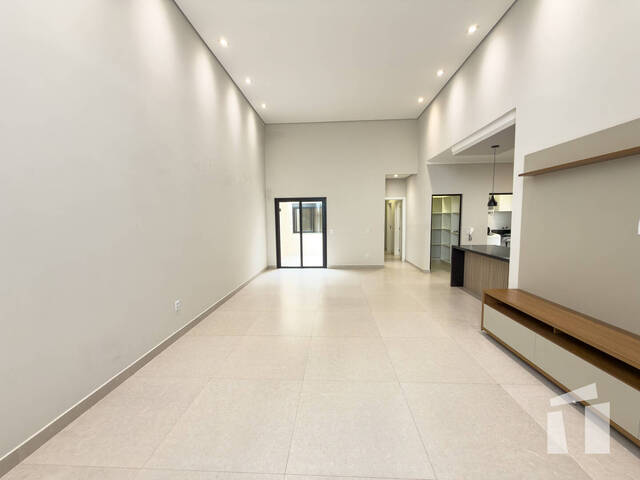 Casa para Compra em Botucatu - 4