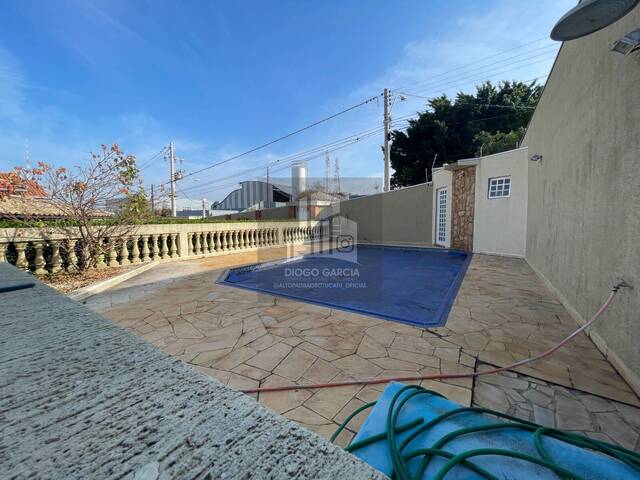 Casa para Compra em Botucatu - 4