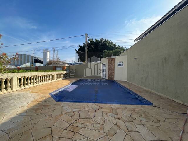 Casa para Compra em Botucatu - 5