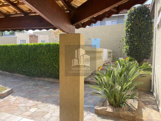 Casa para Compra em Botucatu - 3