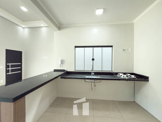 Casa para Compra em Botucatu - 3