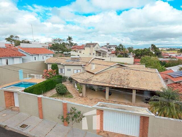 #216 - Casa para Compra em Botucatu - SP