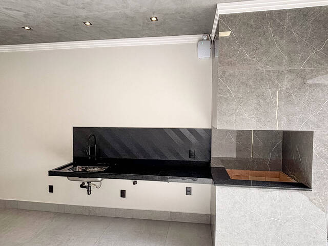 Casa para Compra em Botucatu - 4