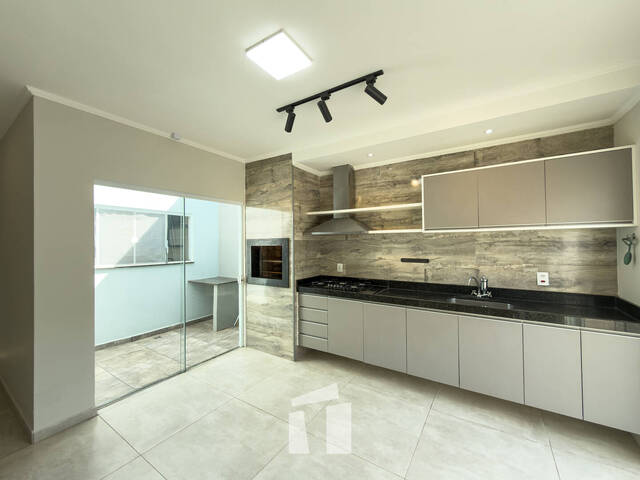 #233 - Casa para Compra em Botucatu - SP - 2