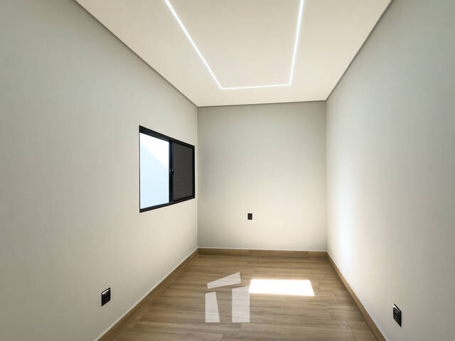Casa para Compra em Botucatu - 5