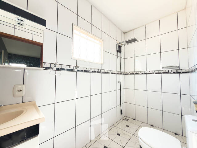 Casa para Compra em Botucatu - 3