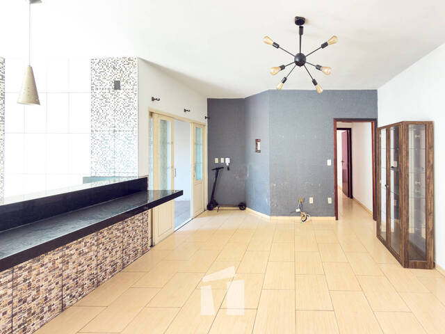 Casa para Compra em Botucatu - 5