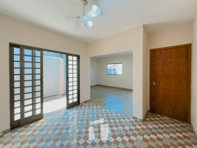 Casa para Compra em Botucatu - 5