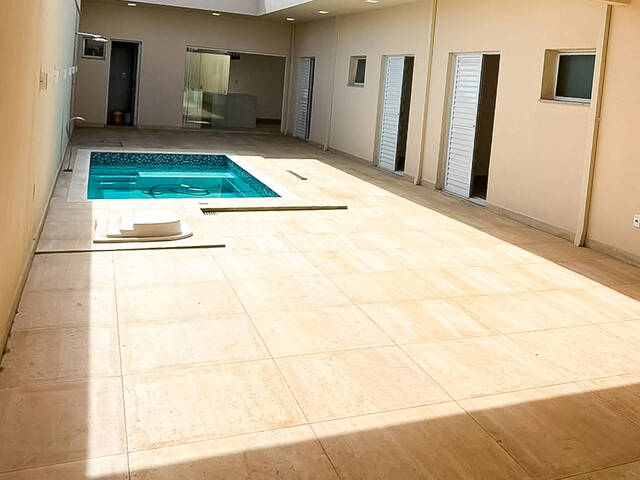 #255 - Casa para Compra em Botucatu - SP - 2