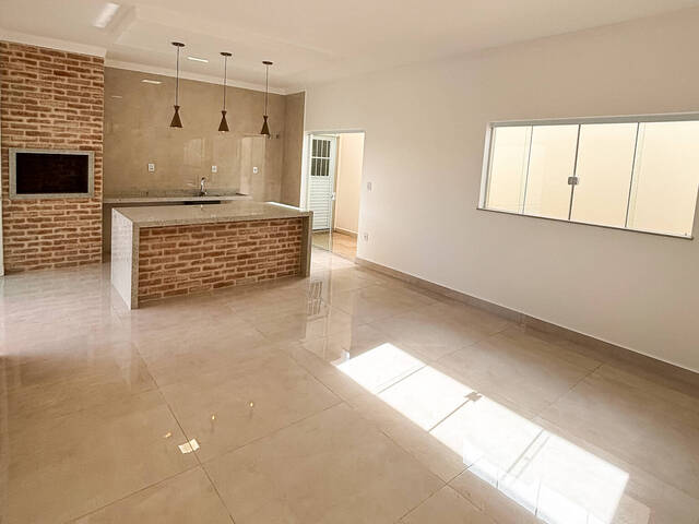 #255 - Casa para Compra em Botucatu - SP - 1