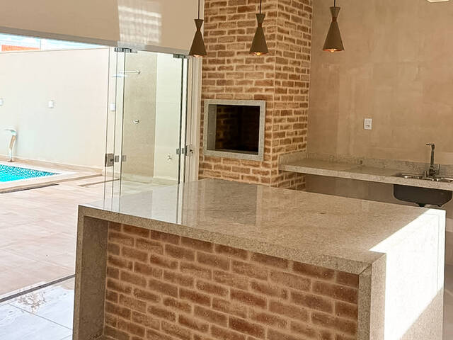 #255 - Casa para Compra em Botucatu - SP - 2
